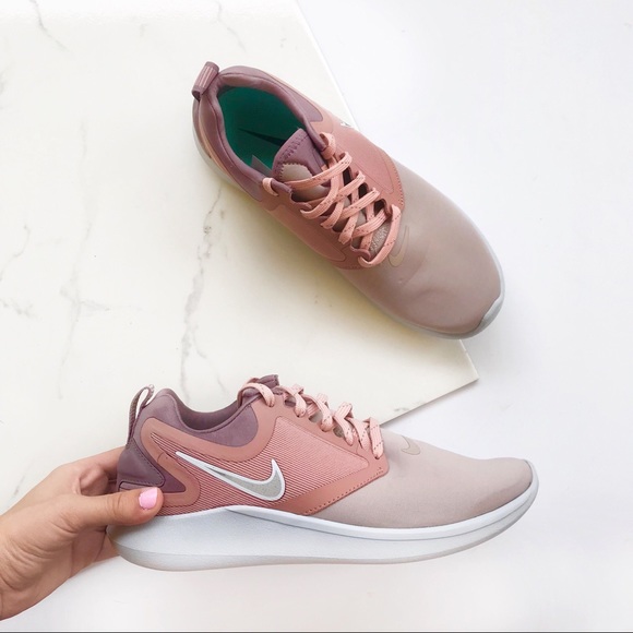 Nike Shoes - Nike mauve pink running shoes